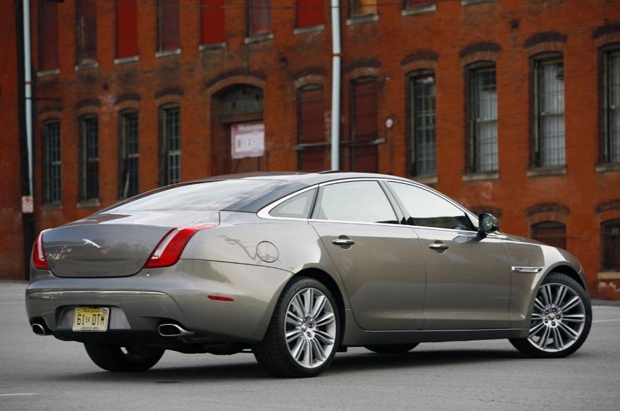  Jaguar XJL 2011 года  (фото 44 из 44)